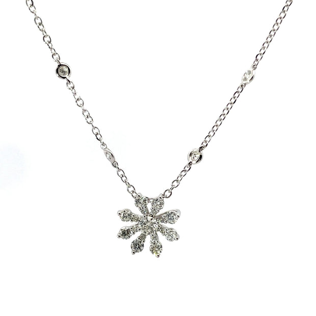 18K WHITE GOLD DIAMOND FLOWER PENDANT SET ON A DIAMOND STATION CHAIN D=0.93CT